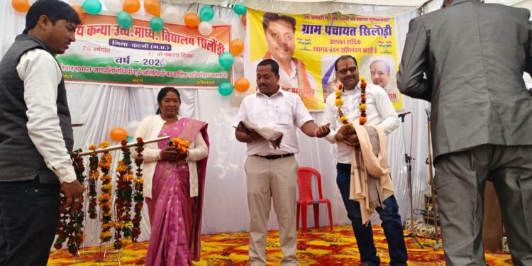 सिलौंडी के तीनों शासकीय स्कूलों सोनी परिवार ने 3 वॉटर फ्रिज प्रदान किया साथ पूर्व अधीक्षक शिक्षिका उर्मिला कुलस्ते ने भी कन्या छात्रावास को 1 वॉटर फ्रिज प्रदान किया