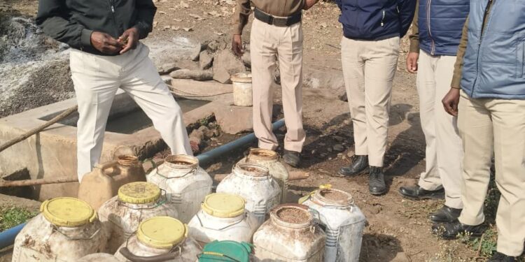 *छिंदवाड़ा आबकारी दल की अवैध शराब के अड्डों पर कार्यवाही*