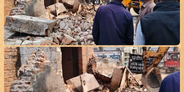 सुगम आवागमन के लिए जगन्नाथ चौक–घंटाघर मार्ग चौड़ीकरण की कार्रवाई तेज सड़क चौड़ीकरण अभियान: आज पांच संरचनाओं को हटाया गया