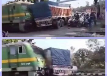 🚨 बड़ा हादसा टला! पैसेंजर ट्रेन ने धान से भरे ट्रक को मारी टक्कर, VIDEO आया सामने