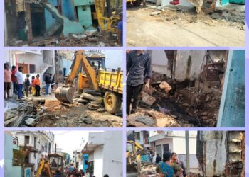 *शारदा चौक पर नाली के ऊपर से अतिक्रमण हटाया, नगर निगम की कार्रवाई*