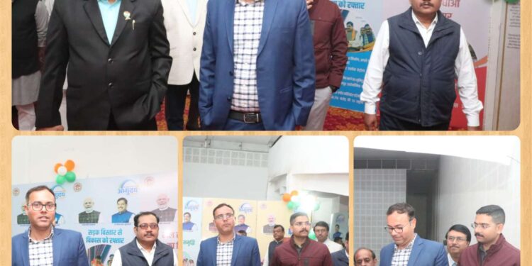 *कलेक्टर श्री तिवारी ने विकास प्रदर्शनी का किया शुभारंभ* *प्रदर्शनी देखने उमड़ी भीड़ ने की जमकर सराहना*