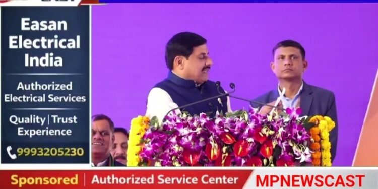मुख्यमंत्री डॉ. मोहन यादव ने आज सागर जिले के खुरई में आयोजित कार्यक्रम में क्षेत्र के विकास के लिए अनेक महत्वपूर्ण घोषणाएं कीं।