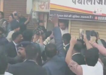 भागीरथपुरा पहुँचे राहुल गांधी, पीड़ित परिजनों से बारी-बारी की मुलाकात जहाँ अन्याय वहाँ राहुल गांधी