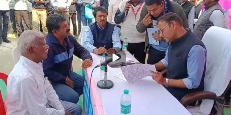 कलेक्टर आशीष तिवारी रीठी पहुंचे, जनसुनवाई में अब तक 12 मामलों का निराकरण