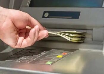 ATM अब ‘फ्री’ नहीं रहा – जानिए कैसे बचाएं अपना पैसा