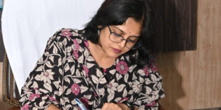 राजस्व वूसली कार्य में निरंतर लापरवाही करना तीन सहायक राजस्व निरीक्षकों एवं वार्ड वसूलीकर्ता को पड़ा भारी निगमायुक्त सुश्री तपस्या परिहार ने जारी किया चेतावनी पत्र