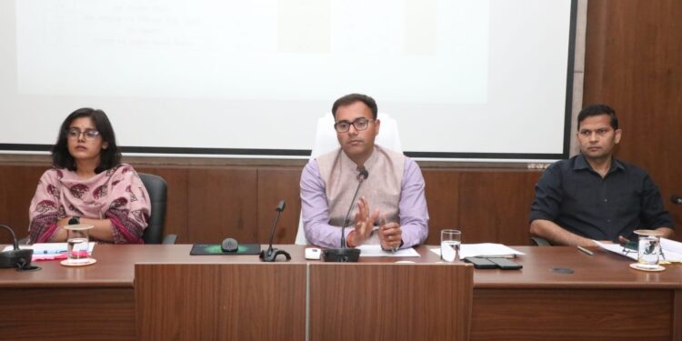 गिरदावरी में लापरवाही पर पटवारियों की जवाबदेही तय, कलेक्टर तिवारी सख्त धान भुगतान पर बड़ा आदेश
