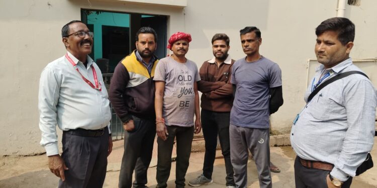 🚨 कटनी में जलकर बकायेदारों पर बड़ी कार्रवाई! 🚰 नल कनेक्शन काटने पहुंची निगम टीम, मचा हड़कंप