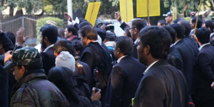 🕯️ अधिवक्ता की निर्मम हत्या के विरोध में न्यायिक कार्य से विरत रहेंगे अधिवक्ता जबलपुर