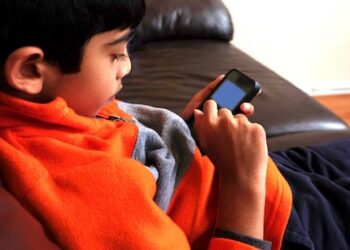 🔴 ऑनलाइन गेम की लत: बच्चों की मासूम दुनिया पर बढ़ता खतरा