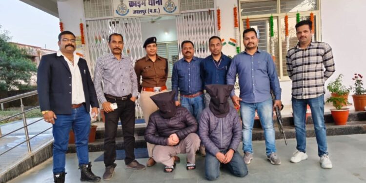 🔴 शेयर मार्केट में 500% रिटर्न का झांसा! साइबर सेल की बड़ी कार्रवाई, 2 ठग गिरफ्तार