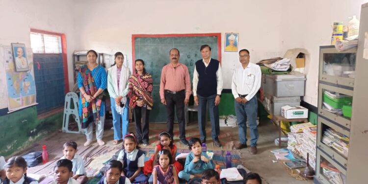 ग्रामीणजनों को दी गई पोषण एवं स्वास्थ्य देखभाल की जानकारी