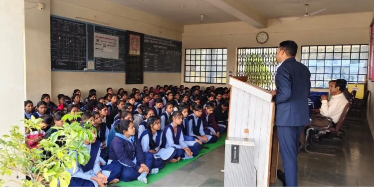 शासकीय आदिवासी महिला आईटीआई छिंदवाड़ा में विधिक जागरूकता एवं पॉक्सो अधिनियम पर कार्यशाला आयोजित