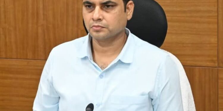 खाद्य सुरक्षा नियमों का उल्लंघन 13 प्रतिष्ठानों पर 4.25 लाख का जुर्माना  कलेक्टर राघवेन्द्र सिंह की सख्ती