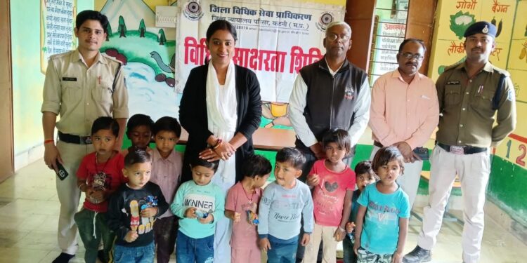 ढीमरखेड़ा की न्यायाधीश पूर्वी तिवारी ने किया स्कूल का निरीक्षण