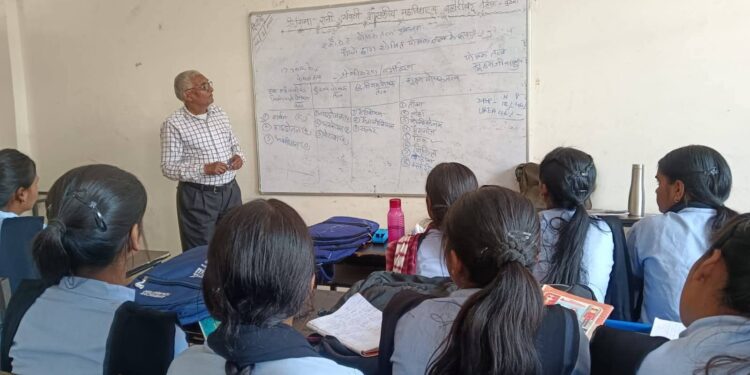 विद्यार्थियों को छत पर बागवानी एवं वर्टिकल गार्डनिंग का तकनीकी प्रशिक्षण दिया गया।