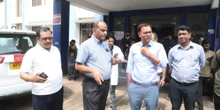 कलेक्टर ने जिला चिकित्सालय परिसर के निर्माणाधीन कार्य को 15 मार्च तक पूरा करने के दिये निर्देश