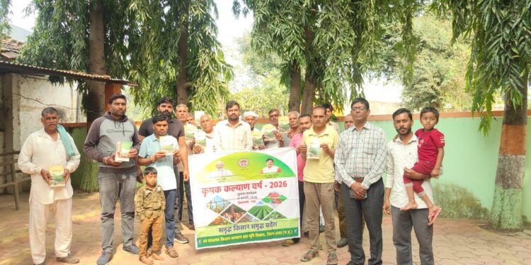 *‘कृषि रथ’ के माध्यम से किसानों को किया जा रहा जागरूक*