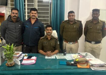 *देहात पुलिस ने किया जुआ के फड में रेड कार्यवाही, जुआ खेलते धराये 04 जुआडियान देहात पुलिस द्वारा राशि 43350 रूपये और 52 तास के पत्ते किये जप्त*