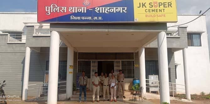 युवक की हत्या करने वाले दो अभियुक्तों को पवई न्यायलय नें सुनाई उम्रकैद-अर्थदंड क़ी सजा। *फैसलाः शाहनगर थाना क्षेत्र का मामला।*