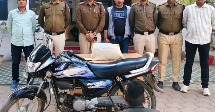 ऑपरेशन ईगल क्लॉ: पुलिस की बड़ी कार्रवाई, 5 किलो गांजा सहित तस्कर गिरफ्तार, 1.5 लाख का माल जब्त* नरसिंहपुर पुलिस अधीक्षक डॉ. ऋषिकेश मीना के निर्देशन में जिले में अपराधियों एवं असामाजिक तत्वों के