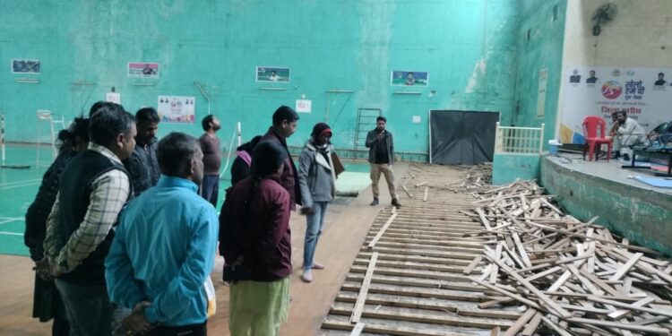 *बैडमिंटन इण्डोर हॉल माधव नगर में वुडन फ्लोरिंग कार्य का पुलिस अधीक्षक द्वारा निरीक्षण*