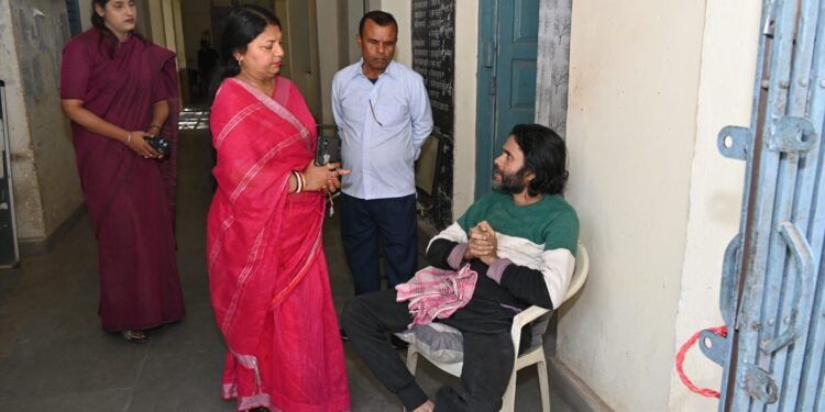 जनसुनवाई में बड़ा दिल! दिव्यांग युवक की पीड़ा सुन भावुक हुईं महापौर