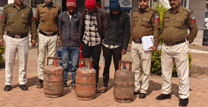 थाना एन.के.जे. पुलिस ने गैस सिलेण्डर चोर गिरोह को किया गिरफ्तार