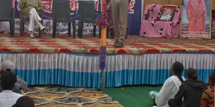 *थाना बड़वारा अंतर्गत एनएसएस कैंप में पुलिस द्वारा जनजागरूकता कार्यक्रम आयोजित*