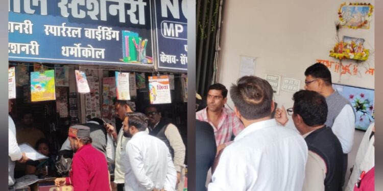 *निगम के बकाया करों की वसूली हेतु गठित दल सक्रिय* *डोर टू डोर पहुंचकर बकायादारों से किया जा रहा संपर्क* *अवकाश के दिन भी नागरिकों को प्रदान की गई बकाया कर जमा करने की सुविधा*