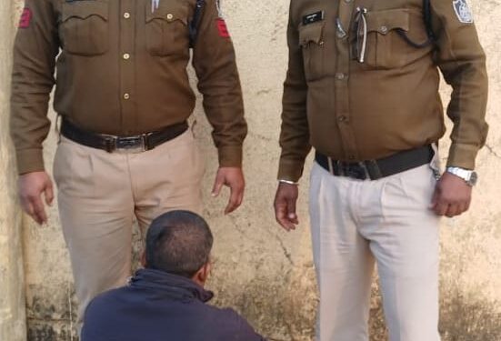 पत्नी की हत्या करने वाले आरोपी को स्लीमनाबाद पुलिस ने किया गिरफ्तार