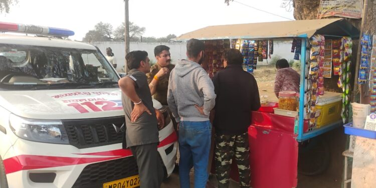 कंपोजिट शराब दुकान के आसपास नियमों की धज्जियां उड़ाकर जमकर पिलाई जा रही शराब,112 डायल की कार्यवाही से मचा हड़कंप…वीडियो