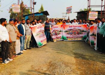 वैध रॉयल्टी के उपरांत भी डंपरों पर प्रकरण दर्ज किए जाने का रेत ट्रक ओनर्स एसोसिएशन ने दर्ज कराया विरोध..वीडियो