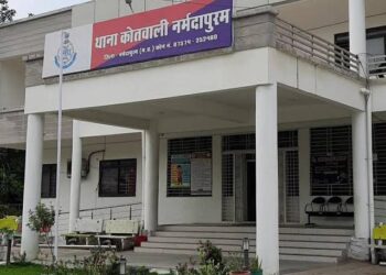 नपाध्यक्ष के सोशल मीडिया हैंडलर और स्वच्छता निरीक्षक के बीच फाइल को लेकर हुआ जमकर विवाद,दर्ज हुई FIR..!