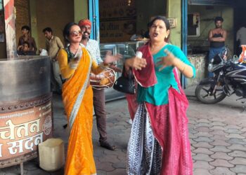 🔥 “होली आई, मुस्कान गुरु छाई!” किन्नर समुदाय की धमाकेदार एंट्री