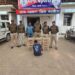 🚔 *बड़वारा पुलिस की बड़ी कार्यवाही — 135 लीटर अवैध देशी शराब जब्त, आरोपी गिरफ्तार*