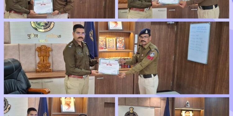 *उत्कृष्ट पुलिसिंग कार्य हेतु 5 पुलिसकर्मियों को प्रशस्ति पत्र एवं नगद पुरस्कार से किया गया सम्मानित*