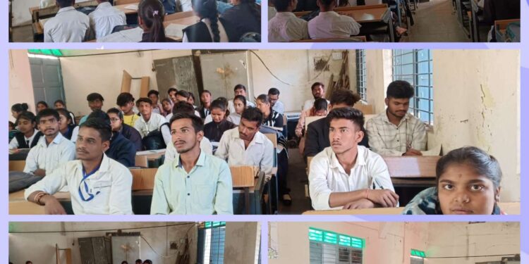 विद्यार्थियों कोटमाटर उत्पादन गोबर कंपोस्ट एवंकेंचुआ खाद् निर्माण का तकनीकी प्रशिक्षण दिया गया