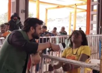 दुनिया का पहला पत्रकार भूत का लिया इंटरव्यू 😱  भूत बोला– मुझे भी पॉलिटिक्स पसंद है!