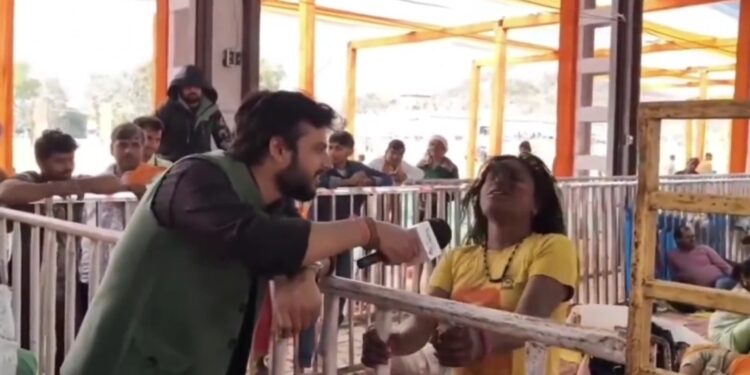 दुनिया का पहला पत्रकार भूत का लिया इंटरव्यू 😱  भूत बोला– मुझे भी पॉलिटिक्स पसंद है!
