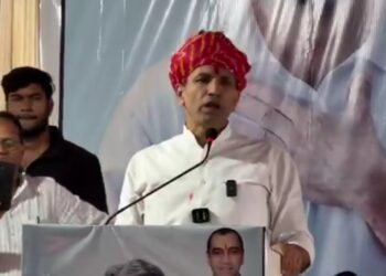 अमेरिकी किसान के पास औसतन जमीन: 400 एकड़। भारत में किसान के पास औसतन जमीन: 2.5 एकड़। VIDEO पूरा सुनिऐ जीतू पटवारी