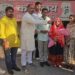 हिंदू रक्षा दल अध्यक्ष भूपेंद्र उर्फ पिंकी चौधरी ने चौथा बच्चा पैदा करने वाले हिन्दू दंपति को 21 हजार रुपए भेंट किए !!