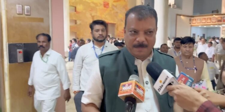 ‘15–20 हजार आय साबित करो, मैं इस्तीफा दूँगा’ – MP बजट सत्र में खुली चुनौती उमंग सिंघार