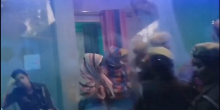 शहर के पॉश इलाके में स्पा एंड सैलून पर पुलिस की कार्रवाई