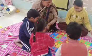DM का बड़ा संदेश: IAS पुलकित गर्ग ने बेटी सिया का दाखिला सरकारी आंगनबाड़ी में कराया VIDEO