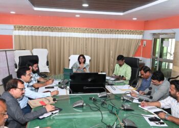 निगमायुक्त ने समय-सीमा की बैठक में शासकीय योजनाओं एवं विकास कार्यो की,की समीक्षा