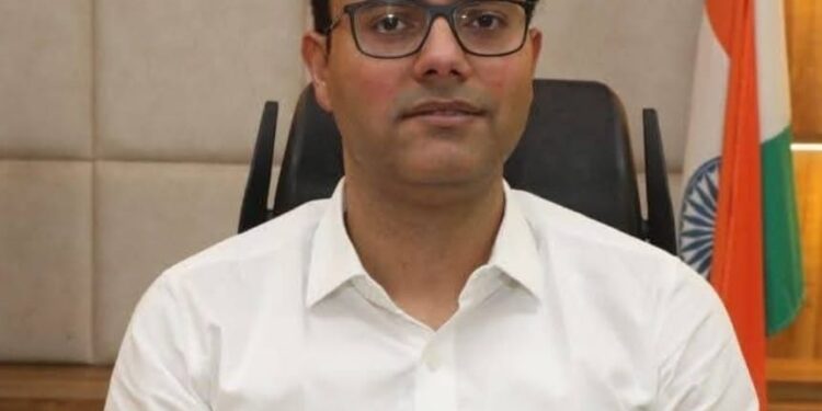 कलेक्टर श्री तिवारी ने आदतन अपराधी को 3 माह तक पुलिस थाना में उपस्थित होने के दिए निर्देश