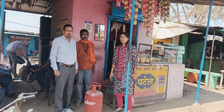 चार घरेलू रसोई गैस सिलेंडर जप्त.