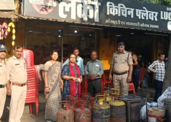 अवैध भंडारण एवं व्‍यावसायिक इस्‍तेमाल करते पाये जाने पर 22 रसोई गैस सिलेंडर जब्‍त